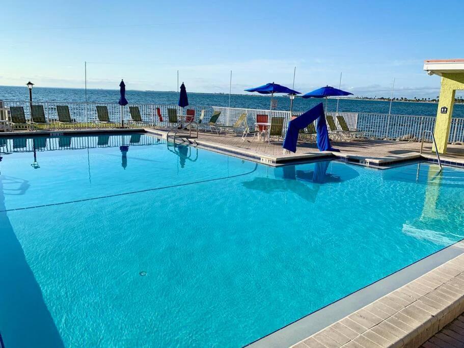Tropical Serenity-Water View Heated Pool Tiki Bar Тампа Екстериор снимка
